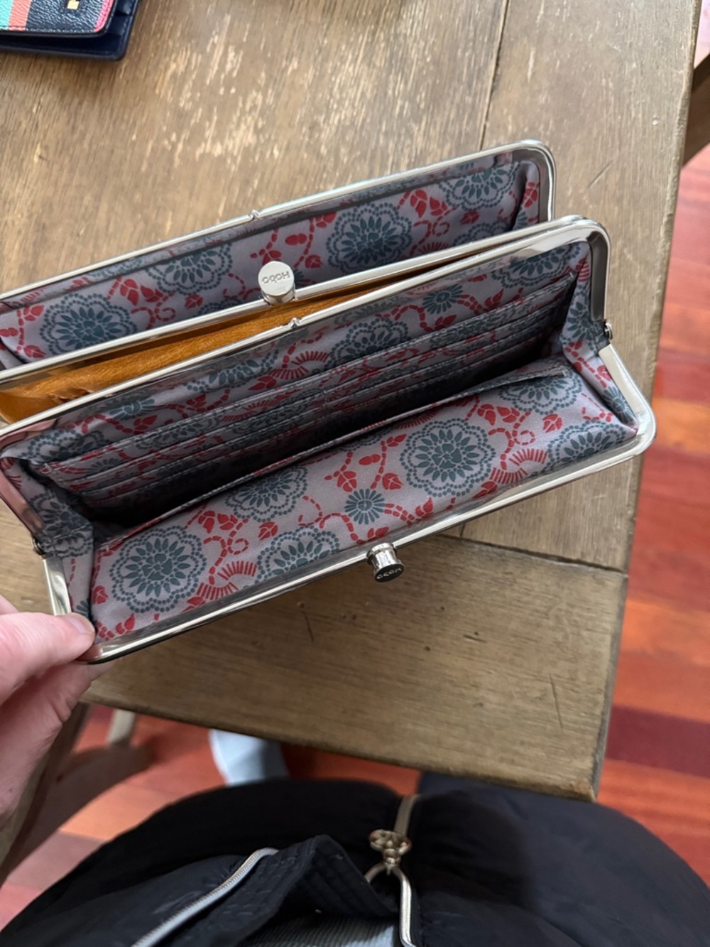 Hobo Clutch Waller - Picture 2 of 6